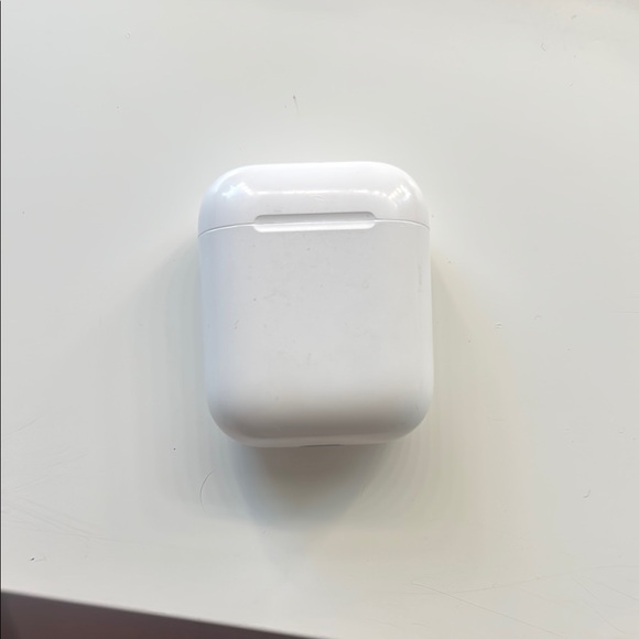 AirPods - Picture 2 of 3